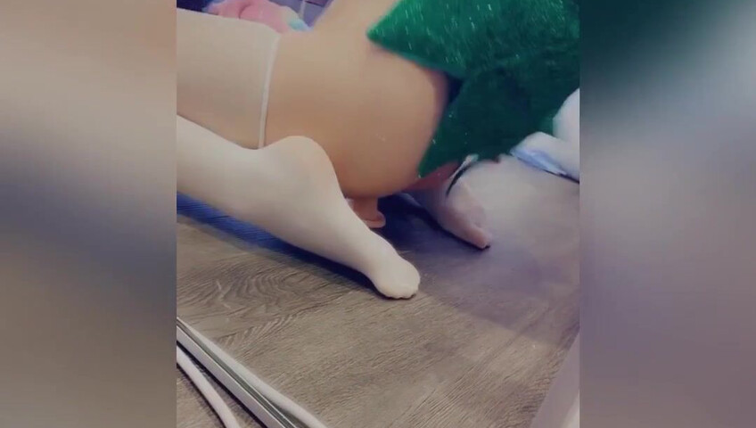 Belle Delphine Masturbates As Tinker Bell - Masturbation - British - Fairy Outfit - Tinkerbell Cosplay - British Masturbation