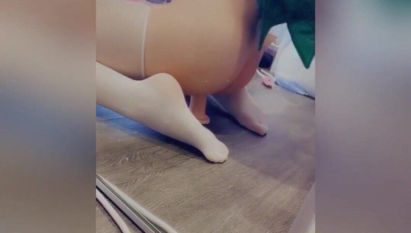 Belle Delphine Masturbates As Tinker Bell - Masturbation - British - Fairy Outfit - Tinkerbell Cosplay - British Masturbation