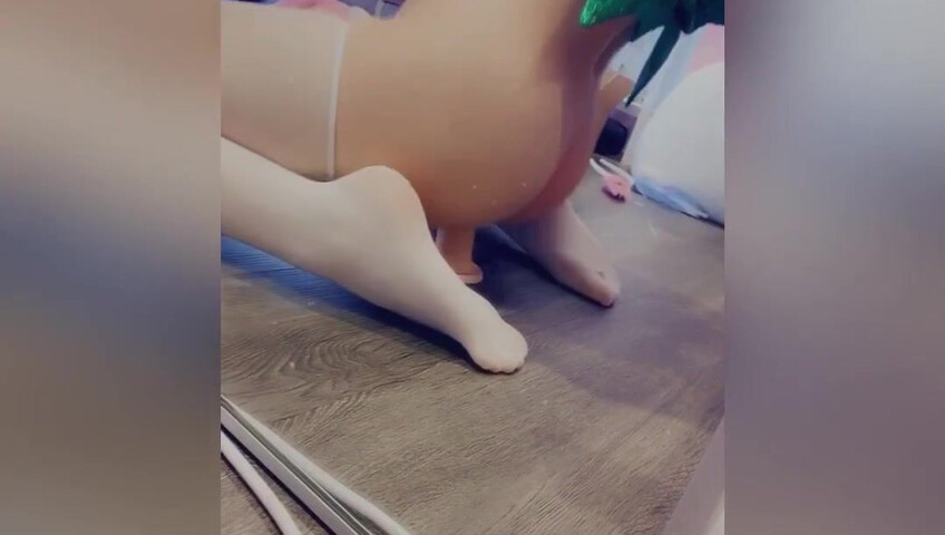 Belle Delphine Masturbates As Tinker Bell - Masturbation - British - Fairy Outfit - Tinkerbell Cosplay - British Masturbation