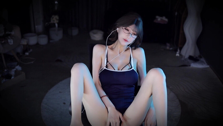 Zhang Aily - The girl who can't swim can only be trained hard