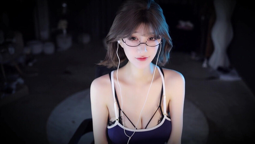 Zhang Aily - The girl who can't swim can only be trained hard