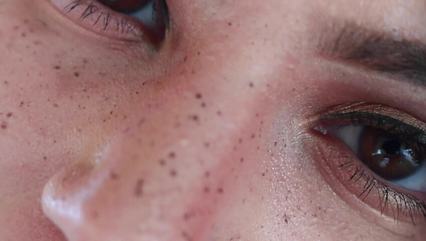 Zia XO - Womanizer ASMR - Dirty talk Close Up