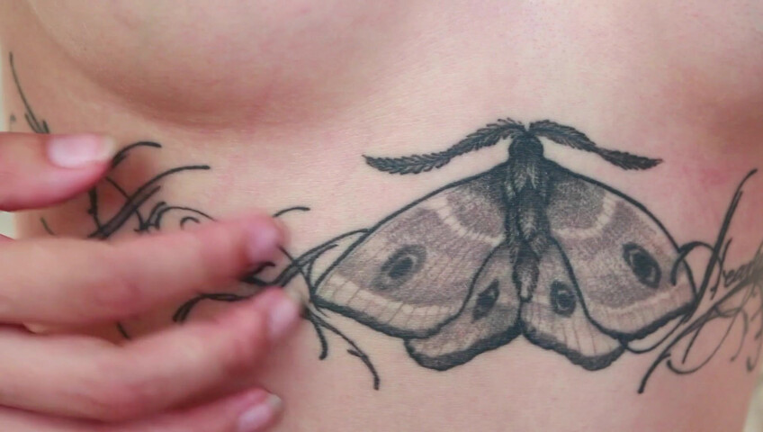 Zia XO - Womanizer ASMR - Dirty talk Close Up