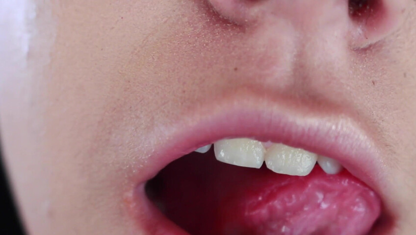 Zia XO - Womanizer ASMR - Dirty talk Close Up