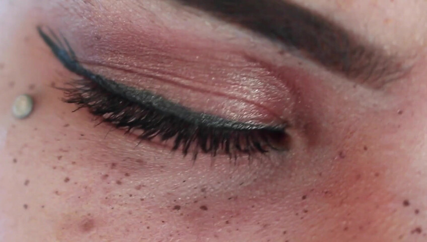 Zia XO - Womanizer ASMR - Dirty talk Close Up