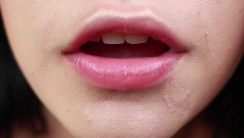 Zia XO - Womanizer ASMR - Dirty talk Close Up