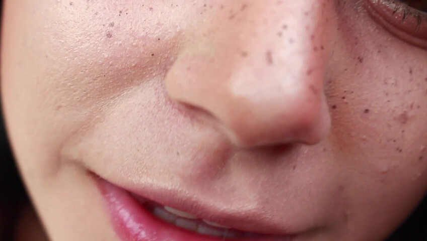 Zia XO - Womanizer ASMR - Dirty talk Close Up