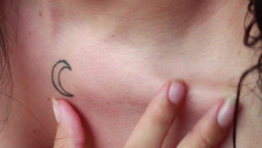 Zia XO - Womanizer ASMR - Dirty talk Close Up