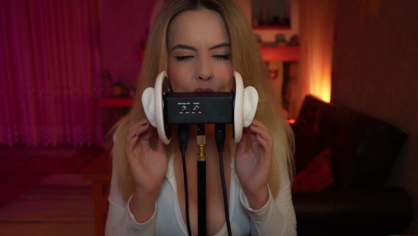 Trinki ASMR - 25 October 2025 - ASMR STEREO EAR LICKING