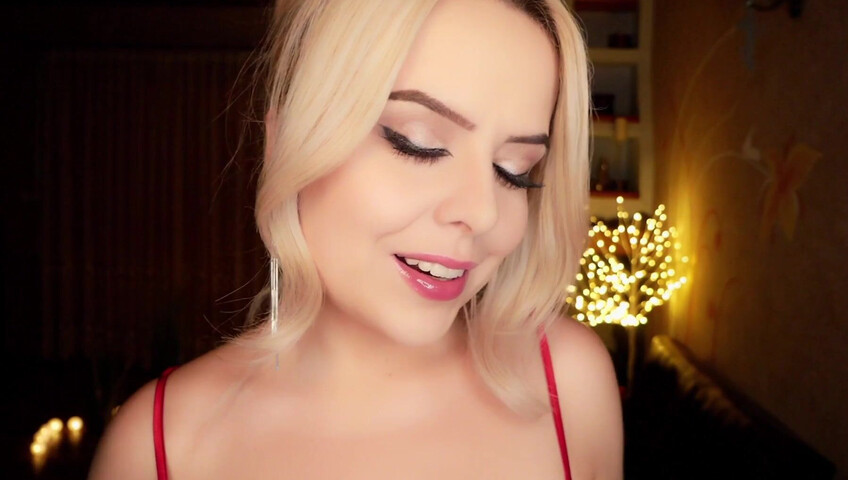 Trinki ASMR - 17 September 2025 - Close Up Kisses For You