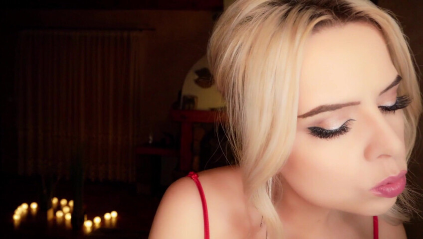 Trinki ASMR - 17 September 2025 - Close Up Kisses For You