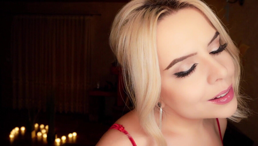 Trinki ASMR - 17 September 2025 - Close Up Kisses For You