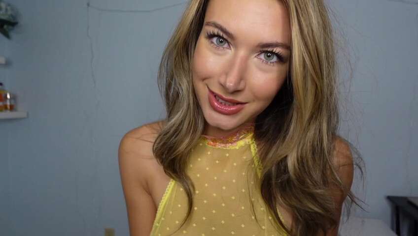 Sabrina Vaz - ASMR Girl on Girl ~~ Sensual Scratches & Boob Touching