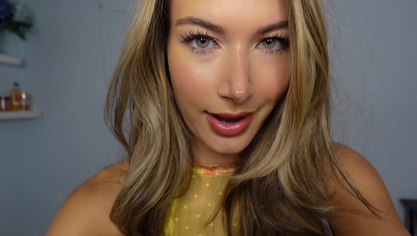 Sabrina Vaz - ASMR Girl on Girl ~~ Sensual Scratches & Boob Touching