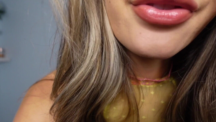 Sabrina Vaz - ASMR Girl on Girl ~~ Sensual Scratches & Boob Touching