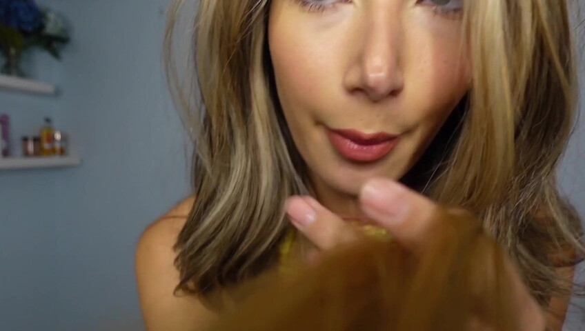 Sabrina Vaz - ASMR Girl on Girl ~~ Sensual Scratches & Boob Touching