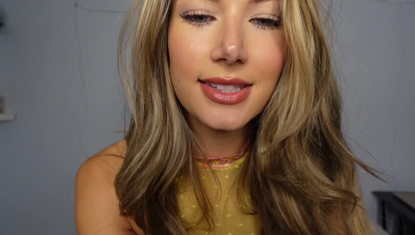 Sabrina Vaz - ASMR Girl on Girl ~~ Sensual Scratches & Boob Touching