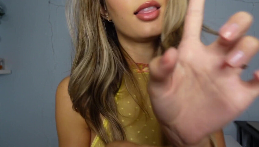 Sabrina Vaz - ASMR Girl on Girl ~~ Sensual Scratches & Boob Touching