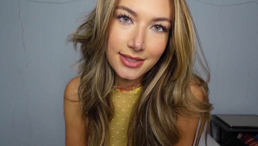 Sabrina Vaz - ASMR Girl on Girl ~~ Sensual Scratches & Boob Touching