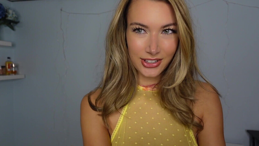 Sabrina Vaz - ASMR Girl on Girl ~~ Sensual Scratches & Boob Touching