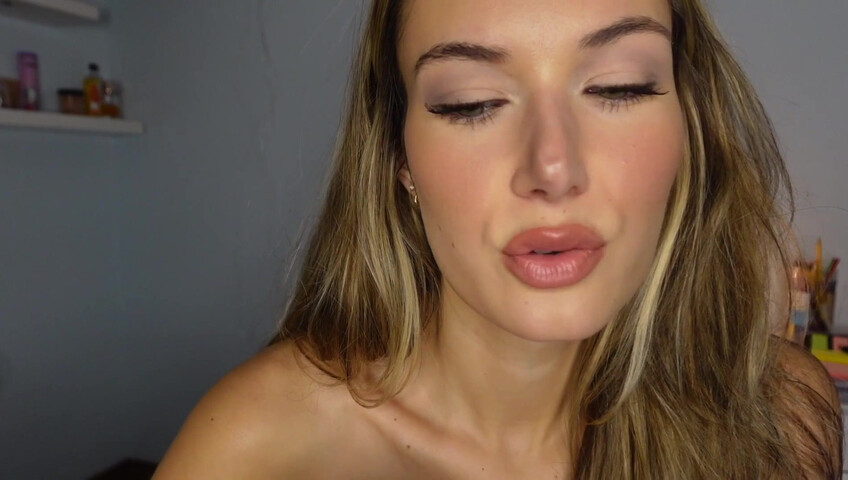 Sabrina Vaz - 22 November 2025 - Deep Kissing xx