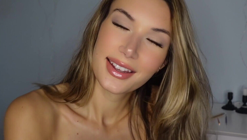 Sabrina Vaz - 22 November 2025 - Deep Kissing xx