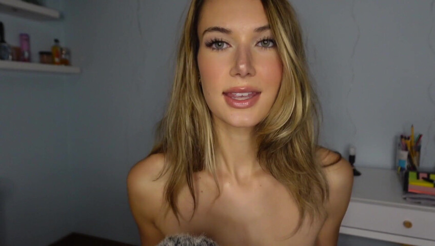 Sabrina Vaz - 22 November 2025 - Deep Kissing xx