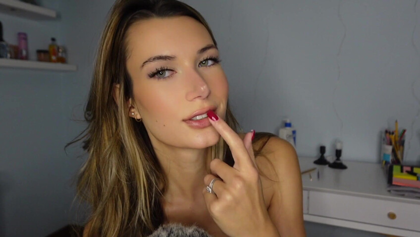 Sabrina Vaz - 22 November 2025 - Deep Kissing xx