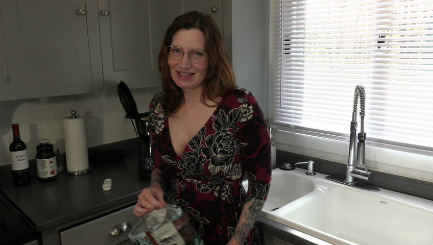 Bettie Bondage - Seducing Friends Mommy