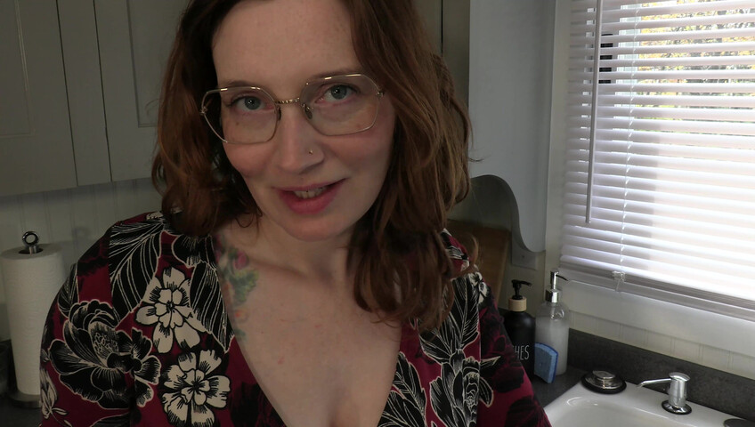 Bettie Bondage - Seducing Friends Mommy