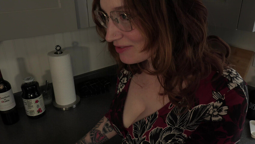 Bettie Bondage - Seducing Friends Mommy