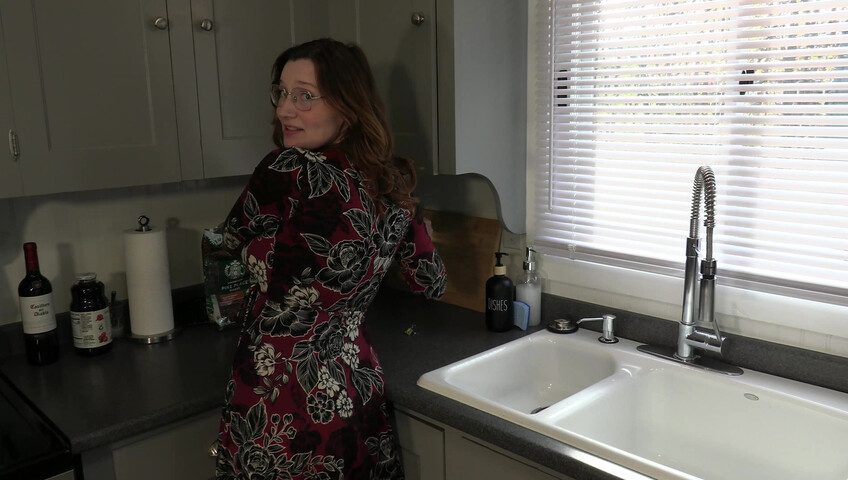 Bettie Bondage - Seducing Friends Mommy