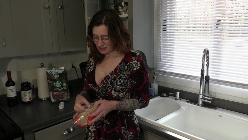 Bettie Bondage - Seducing Friends Mommy