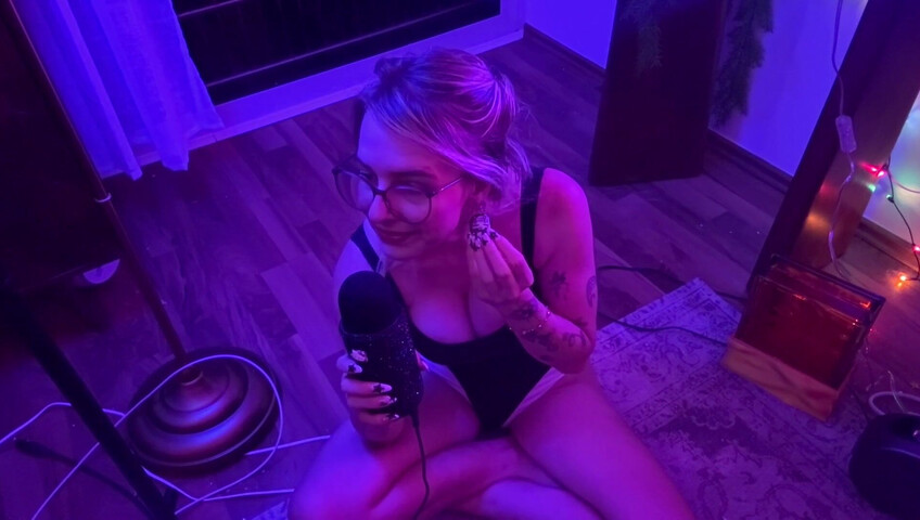 Soph Stardust ASMR - Triggers & Body Tapping On My Knees