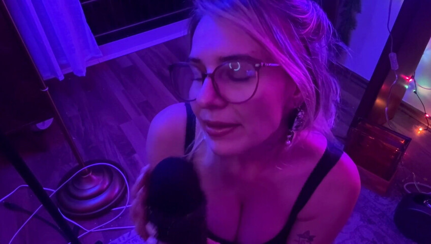 Soph Stardust ASMR - Triggers & Body Tapping On My Knees