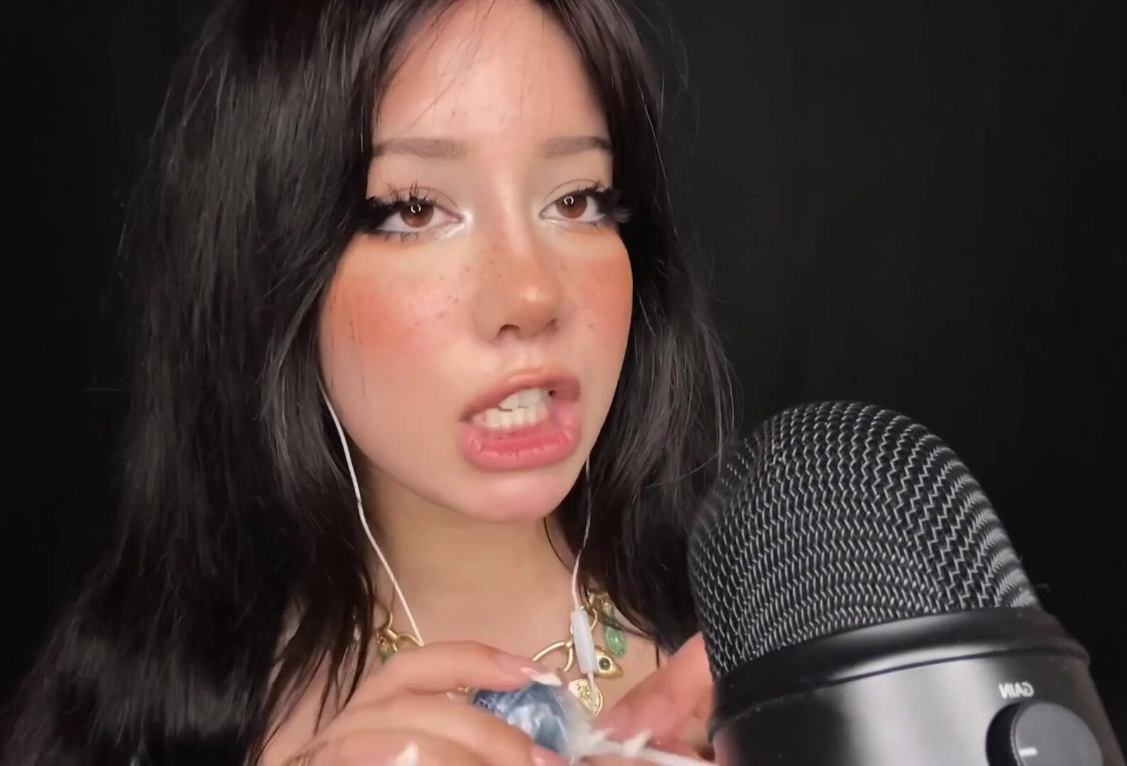 Shiny ASMR - Lollipop Sucking- Watch My Lips Work