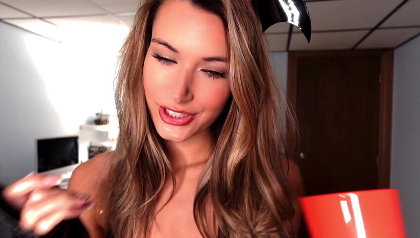 Sabrina Vaz - ASMR Halloween Party Fantasy VS Reality