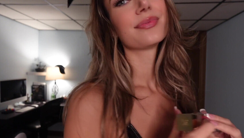 Sabrina Vaz - ASMR Halloween Party Fantasy VS Reality