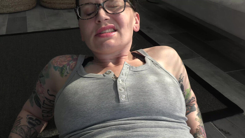 Bettie Bondage - I Dream of Mommy