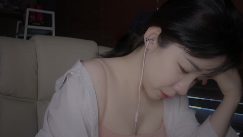 ASMR Yeonchu - 30 September 2025 - Instead of studying, doing ASMR