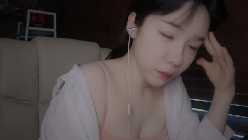 ASMR Yeonchu - 30 September 2025 - Instead of studying, doing ASMR