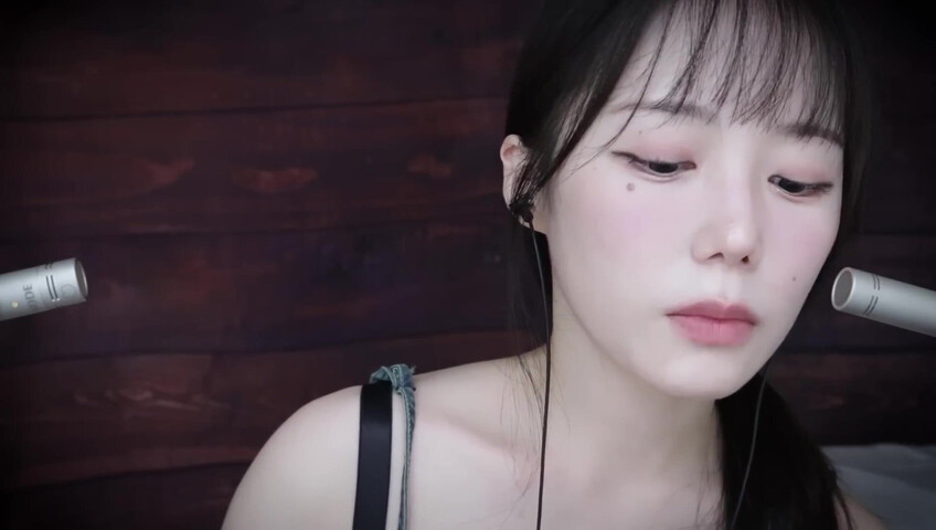 Jamonghae ASMR - 17 Aug 2025 - Acrylic Board Kiss