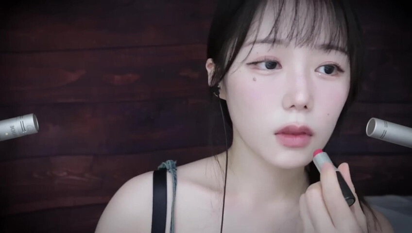 Jamonghae ASMR - 17 Aug 2025 - Acrylic Board Kiss