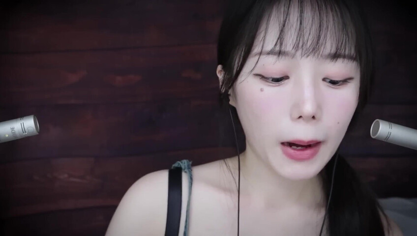 Jamonghae ASMR - 17 Aug 2025 - Acrylic Board Kiss