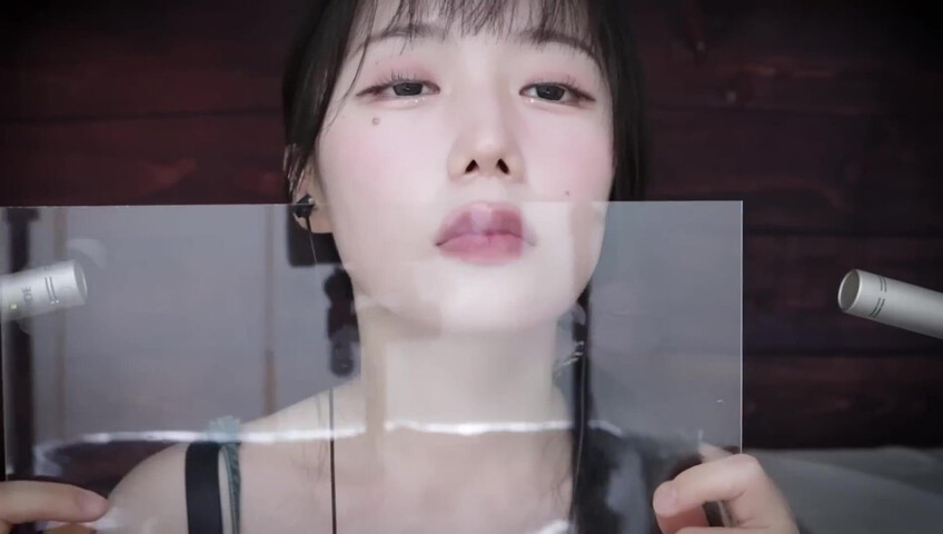 Jamonghae ASMR - 17 Aug 2025 - Acrylic Board Kiss