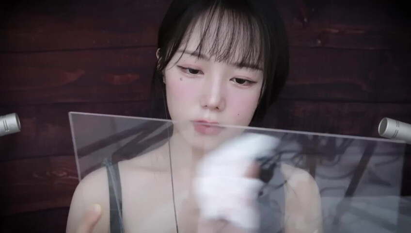 Jamonghae ASMR - 17 Aug 2025 - Acrylic Board Kiss