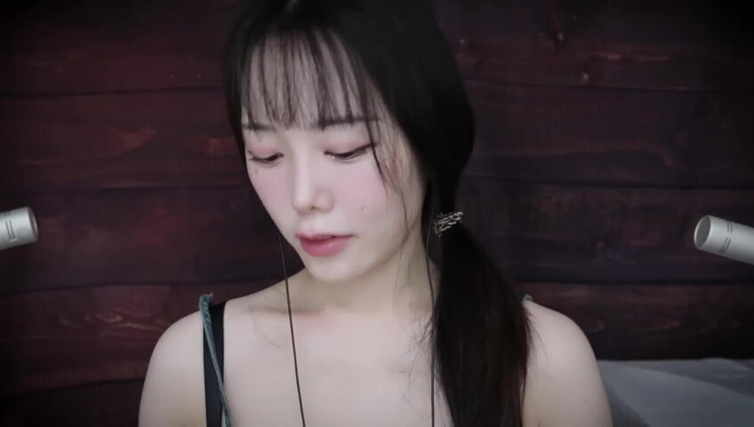 Jamonghae ASMR - 17 Aug 2025 - Acrylic Board Kiss