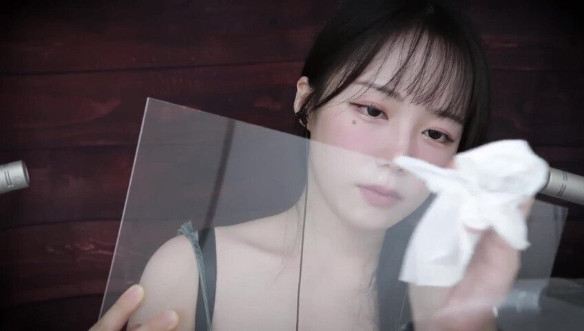 Jamonghae ASMR - 17 Aug 2025 - Acrylic Board Kiss