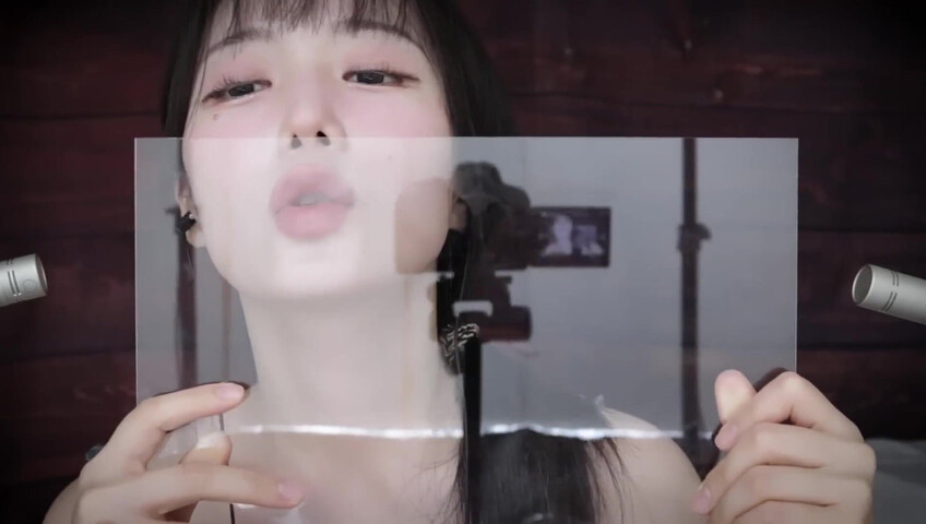 Jamonghae ASMR - 17 Aug 2025 - Acrylic Board Kiss