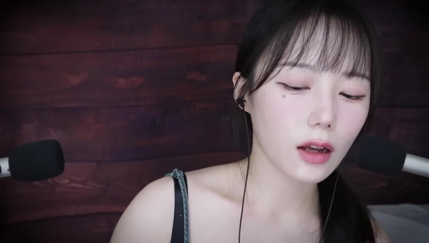 Jamonghae ASMR - 17 Aug 2025 - Acrylic Board Kiss